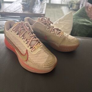 Nike Women's Gold and Red Tennis Shoes